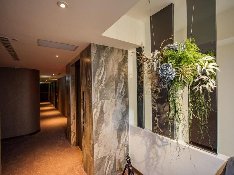 Lucky Apple Hotel image