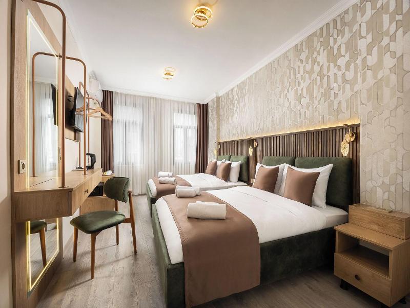 Peradise Hotel image