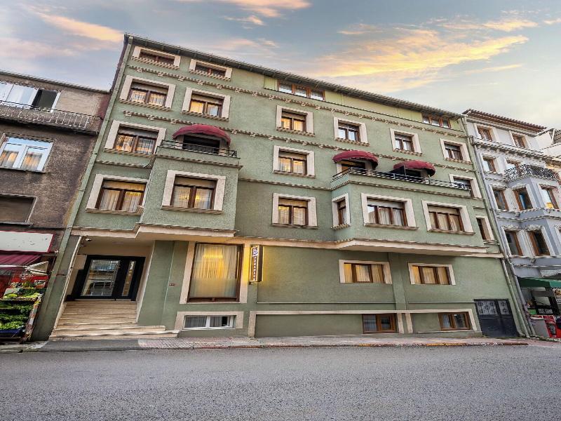 Peradise Hotel image