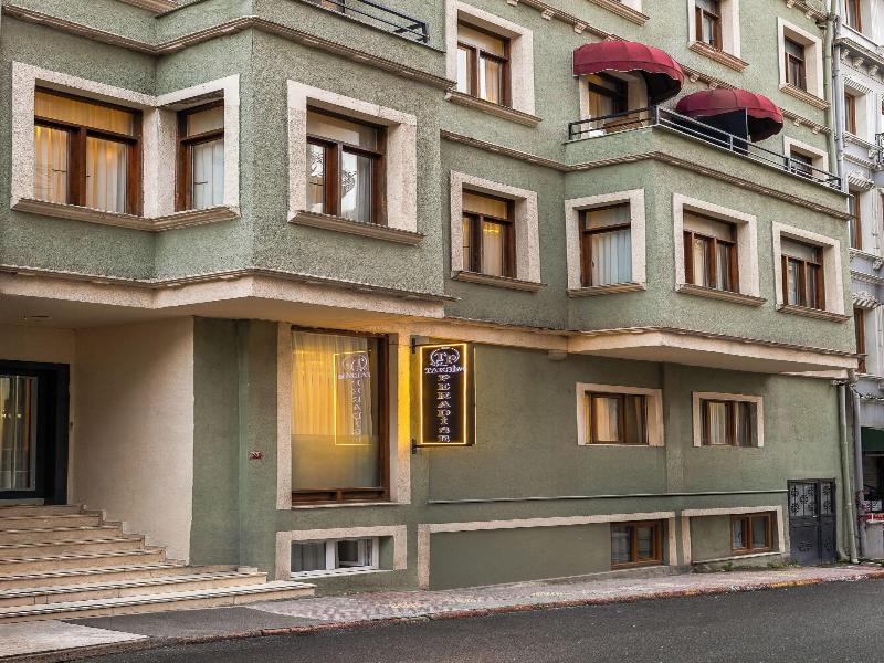 Peradise Hotel image