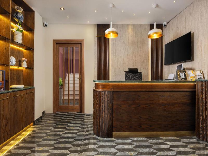 Peradise Hotel image