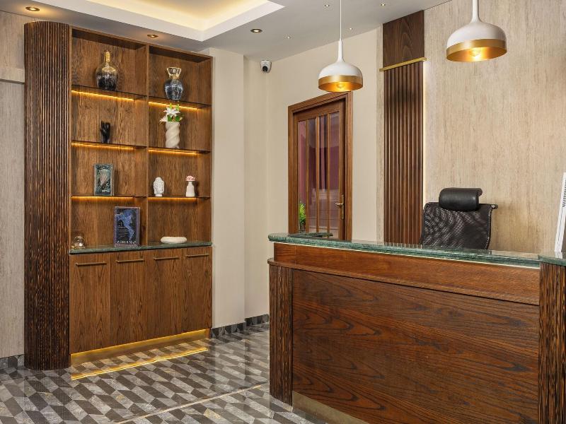 Peradise Hotel image