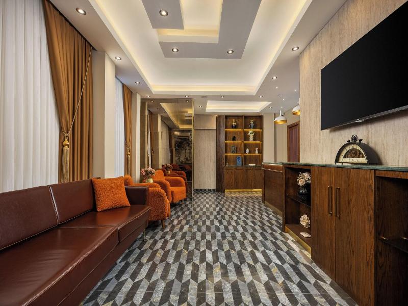 Peradise Hotel image