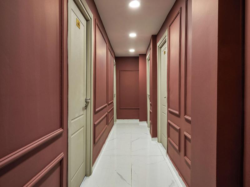 Peradise Hotel image