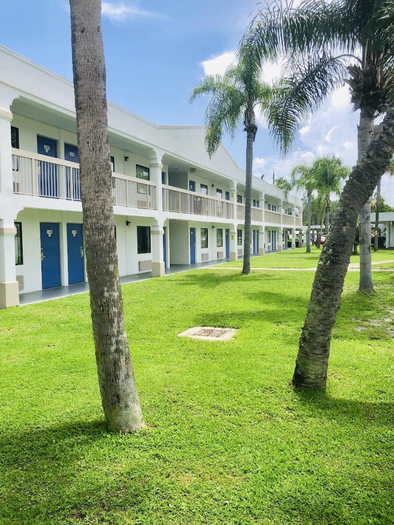 Motel 6 Starke Fl image