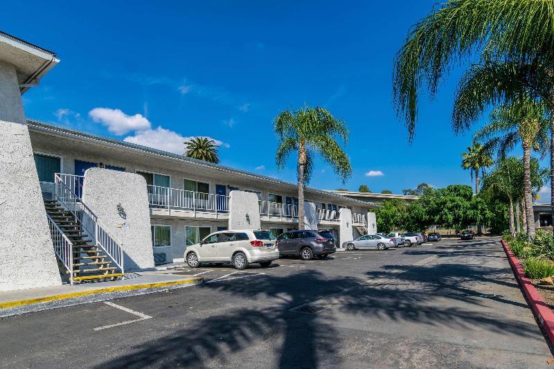 Motel 6 Redlands Ca image