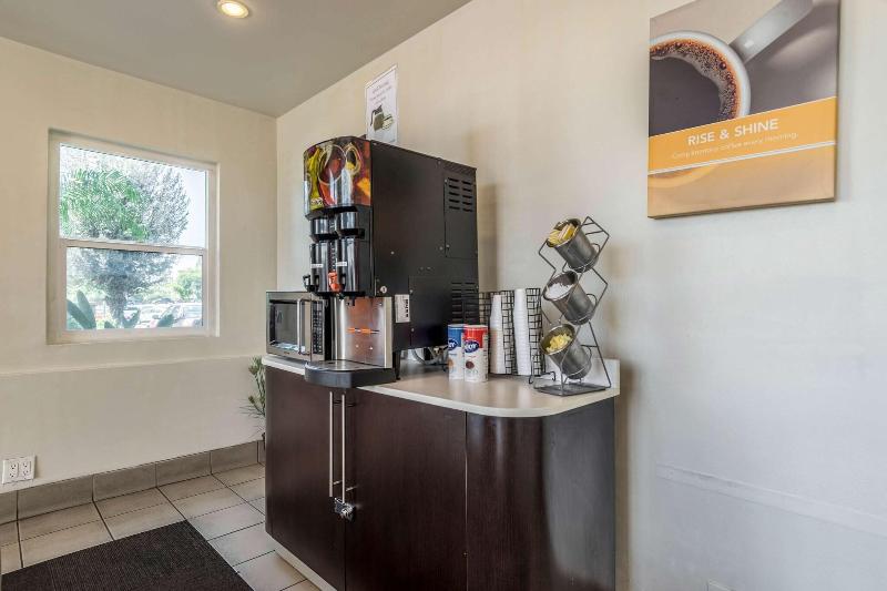 Motel 6 Redlands Ca image