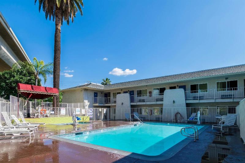 Motel 6 Redlands Ca image
