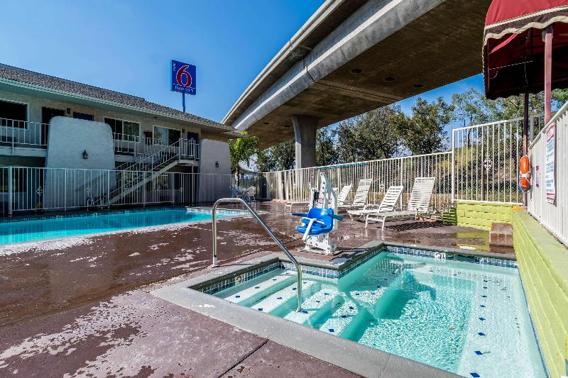 Motel 6 Redlands Ca image