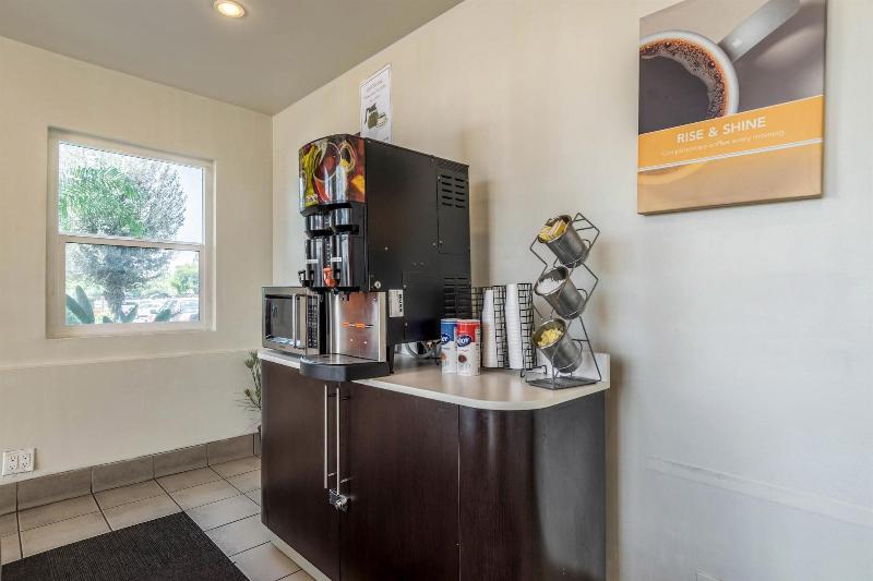 Motel 6 Redlands Ca image