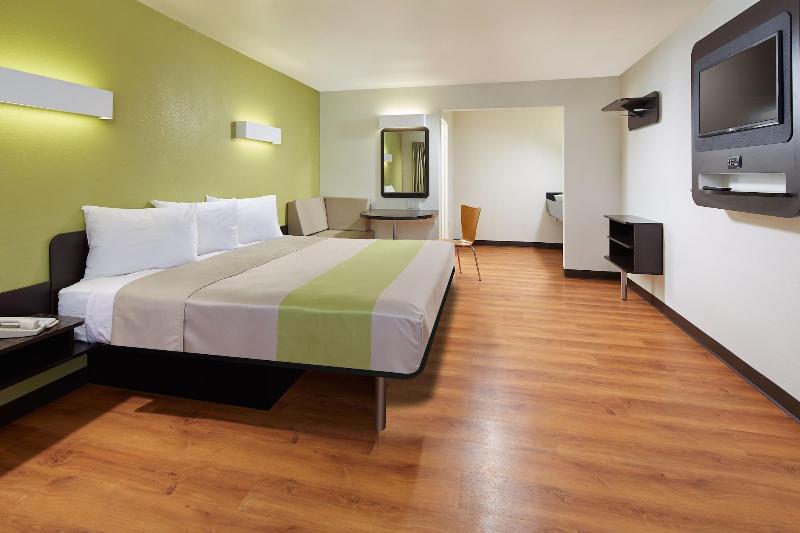 Motel 6 Redlands Ca image