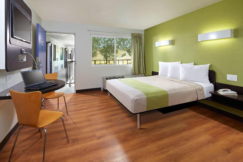 Motel 6 Redlands Ca image