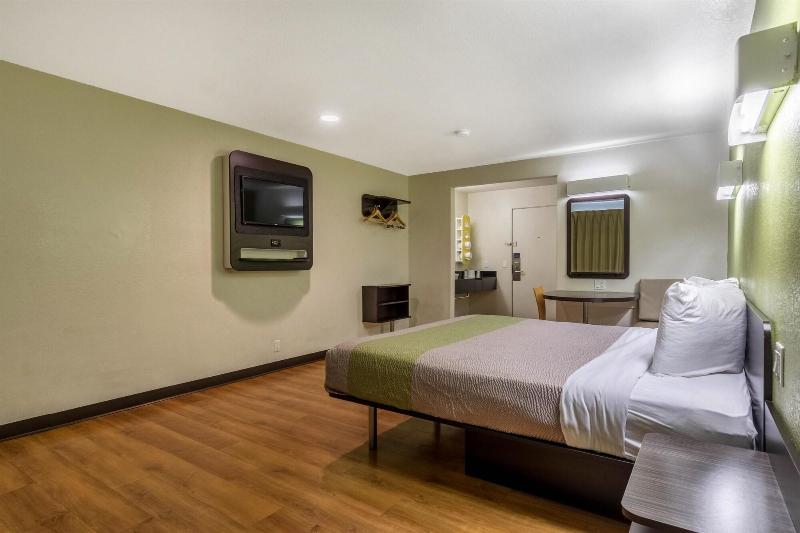 Motel 6 Redlands Ca image