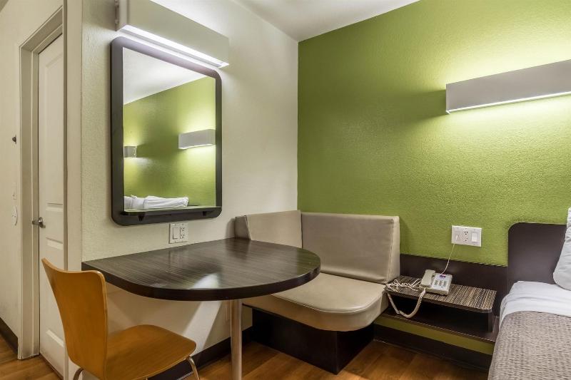 Motel 6 Redlands Ca image