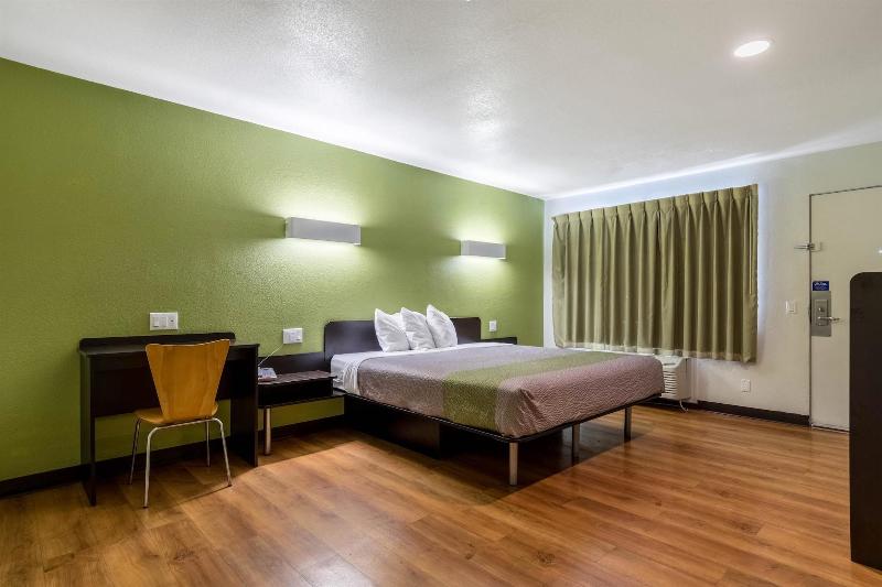 Motel 6 Redlands Ca image