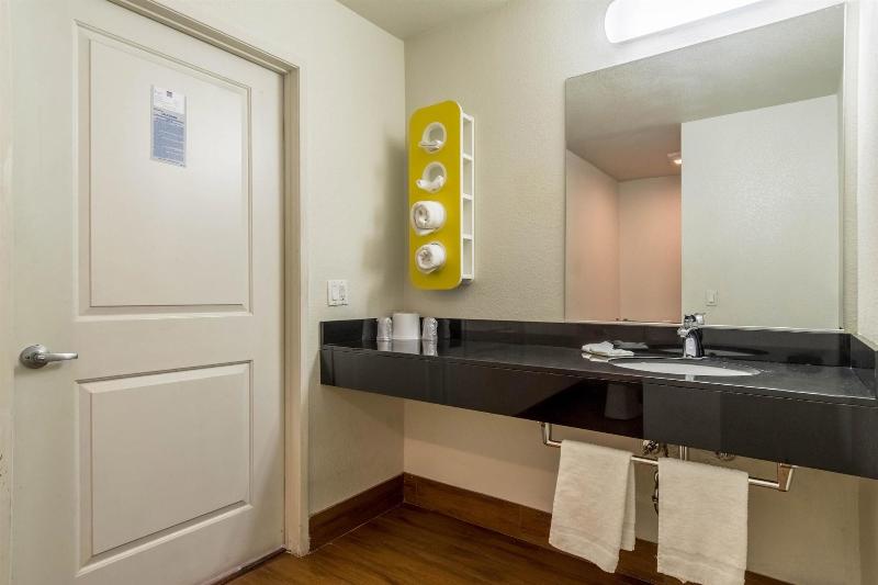 Motel 6 Redlands Ca image