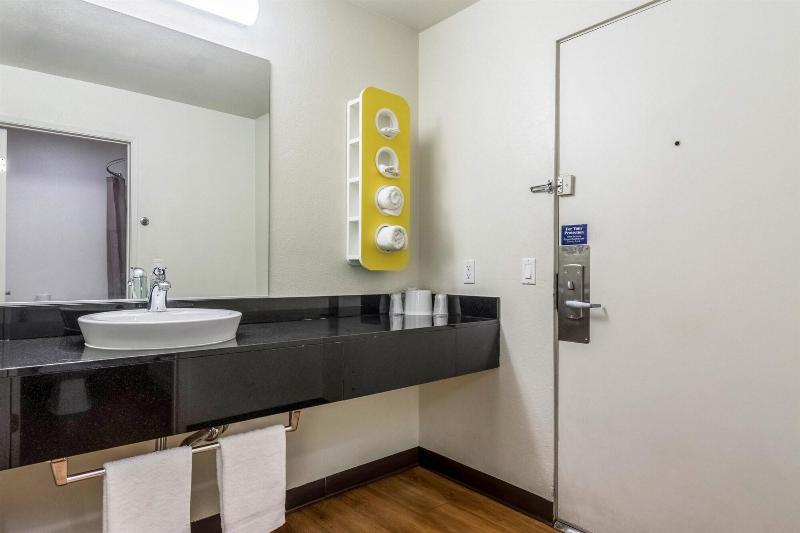 Motel 6 Redlands Ca image