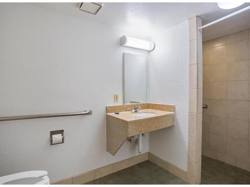 Motel 6 Holbrook, AZ image