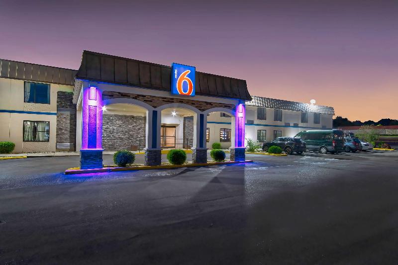 Motel 6 Springfield Oh image