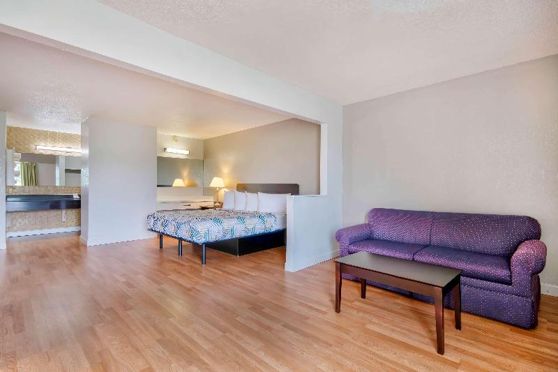 Motel 6 Springfield Oh image