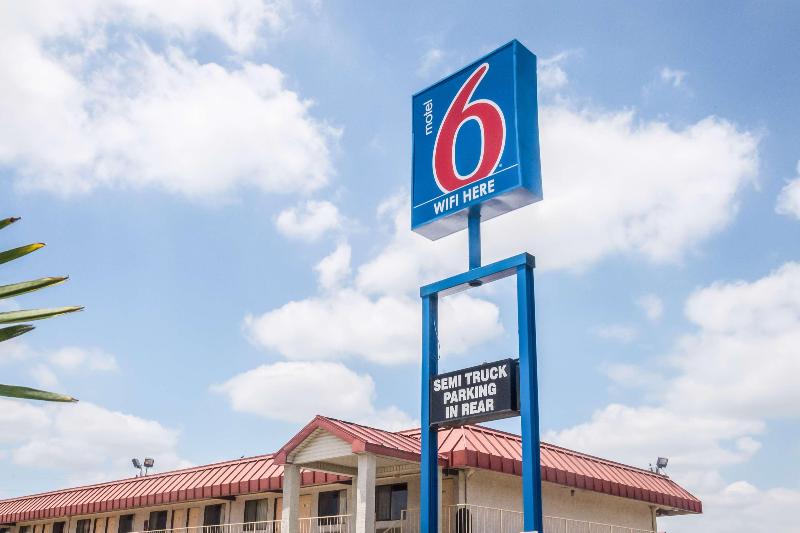Motel 6 Mesquite Tx Rodeo Convention Ctr image