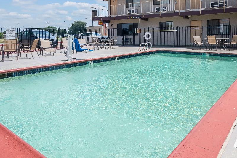 Motel 6 Mesquite Tx Rodeo Convention Ctr image