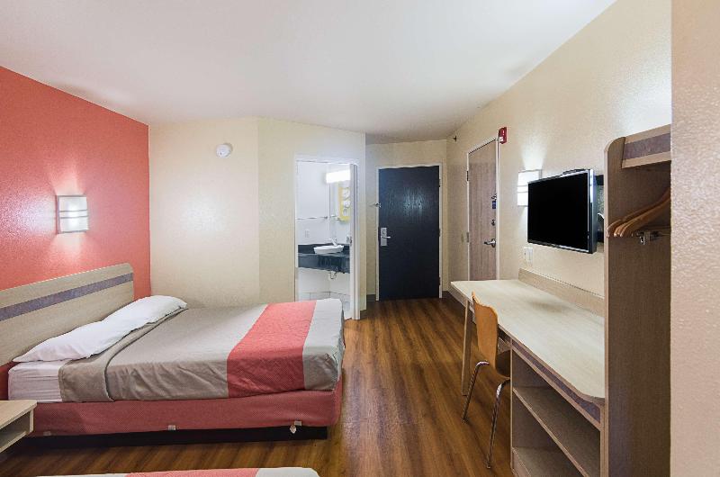 Motel 6 Terrell Tx image