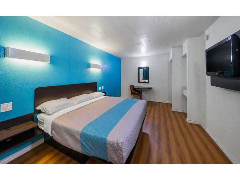 Motel 6 Grand Prairie, TX - Interstate 30 image