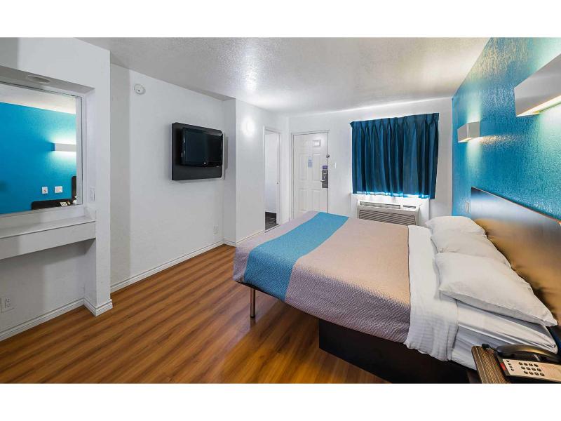 Motel 6 Grand Prairie, TX - Interstate 30 image