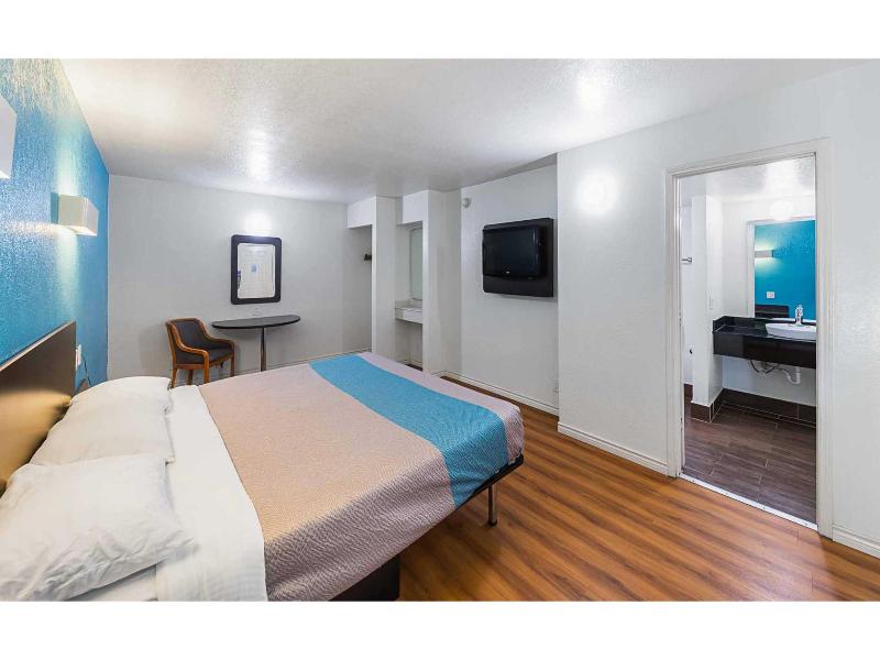 Motel 6 Grand Prairie, TX - Interstate 30 image
