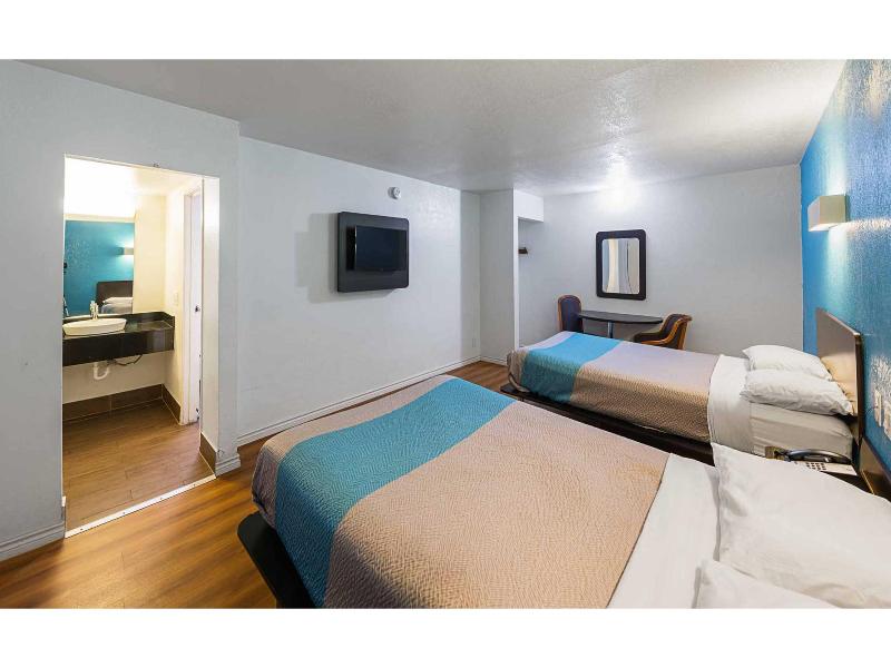 Motel 6 Grand Prairie, TX - Interstate 30 image