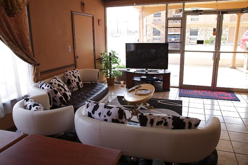 Coach Light Inn Brenham image