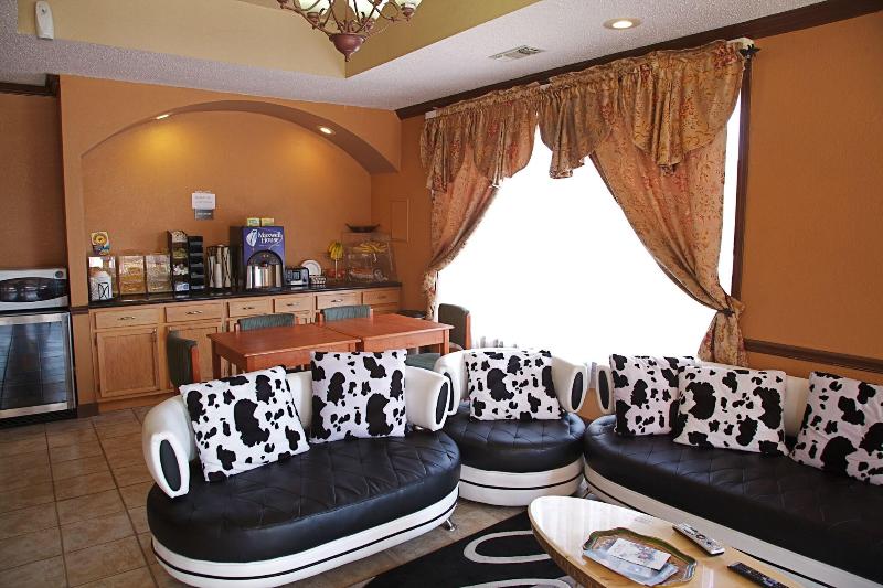 Coach Light Inn Brenham image