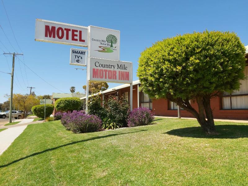 Country Mile Motor Inn — general view
