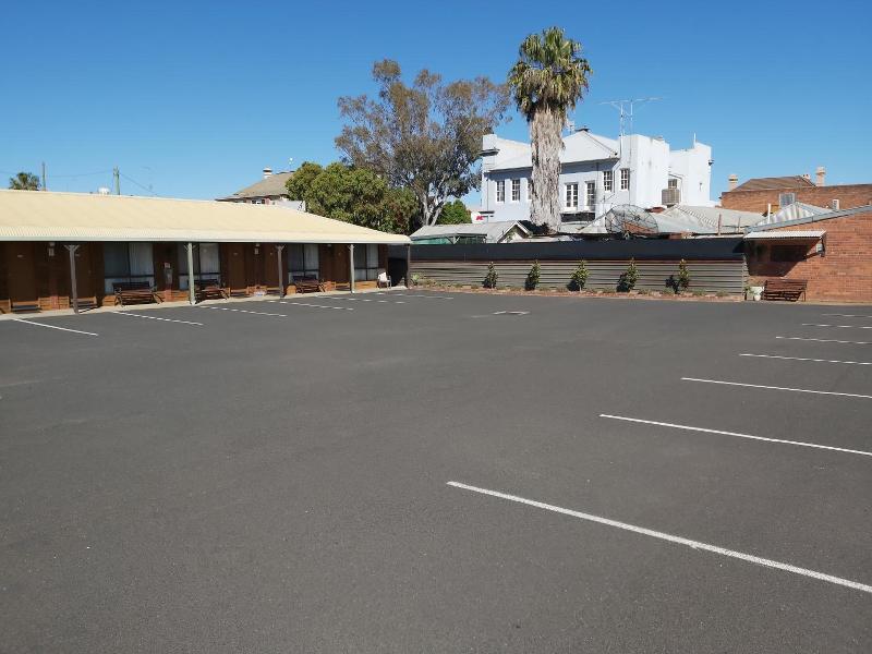 Country Mile Motor Inn