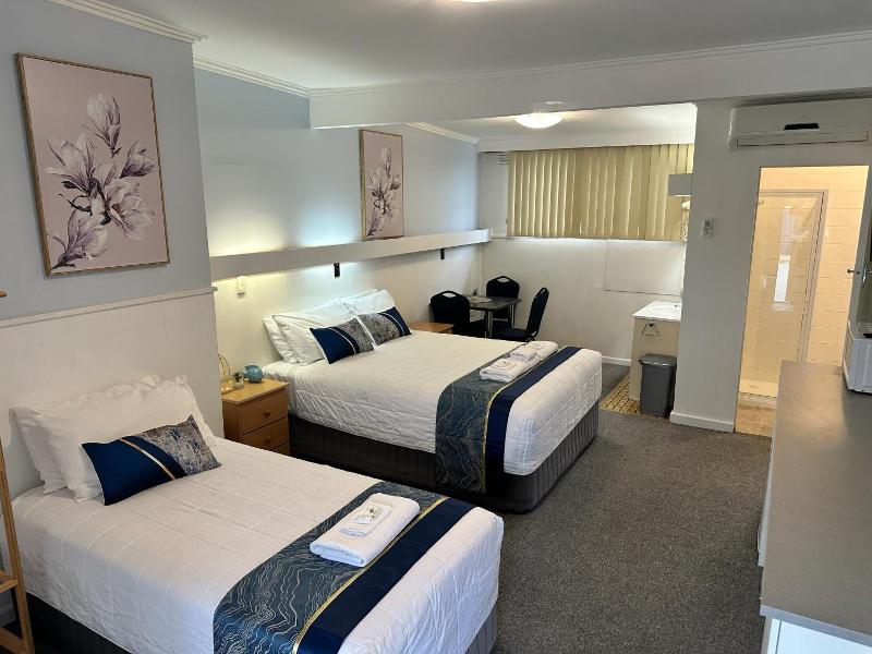 Bamboo Motor Inn image