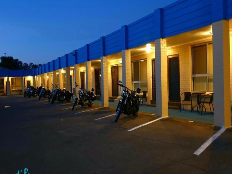 Bamboo Motor Inn — general view