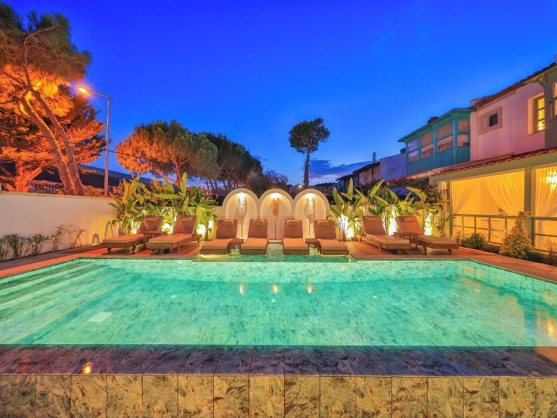 Palas Alacati Adults Only