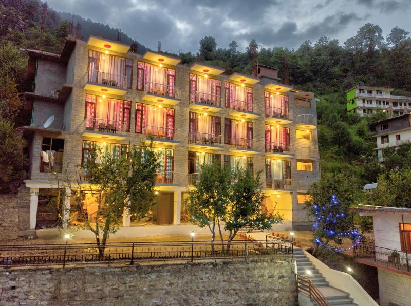 Himalayan Apple Zone Hotel image