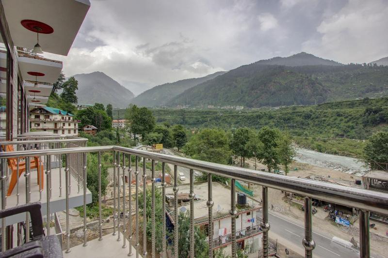 Himalayan Apple Zone Hotel image
