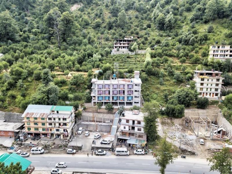Himalayan Apple Zone Hotel image