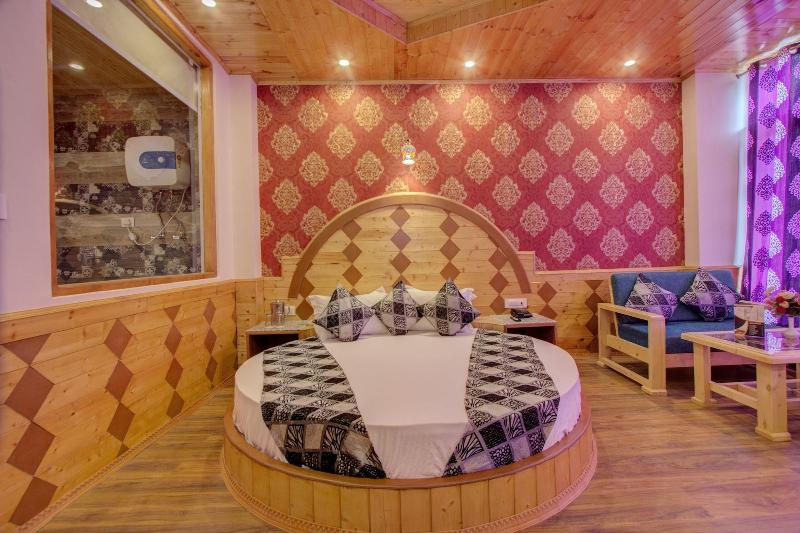 Himalayan Apple Zone Hotel image