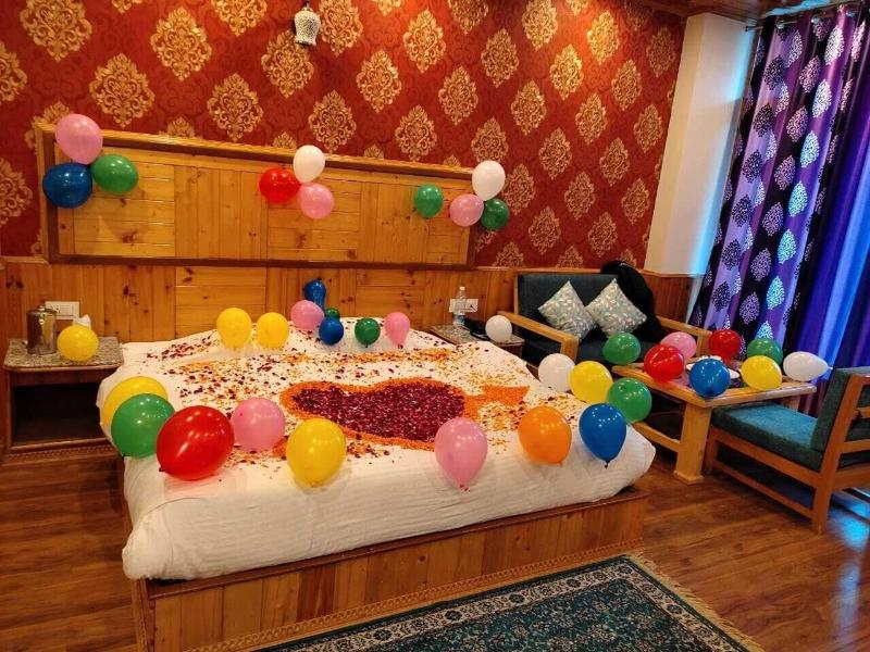 Himalayan Apple Zone Hotel image