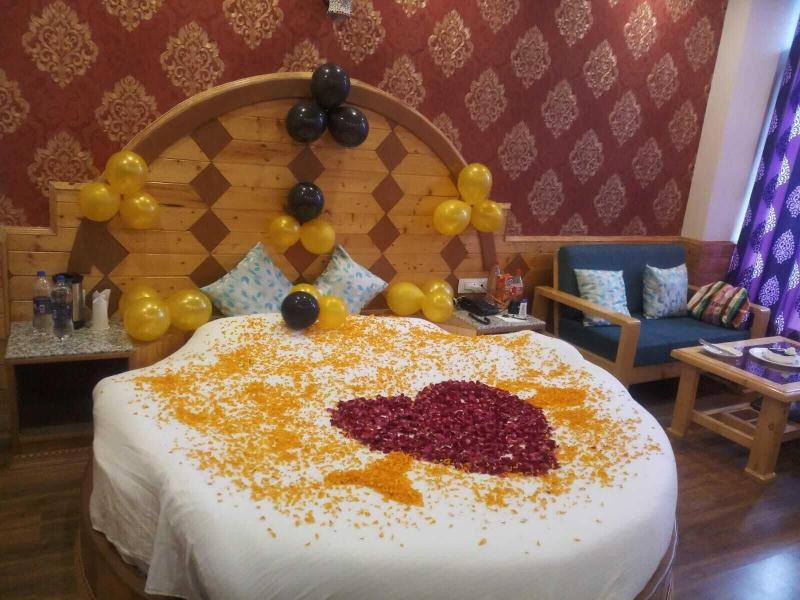 Himalayan Apple Zone Hotel image