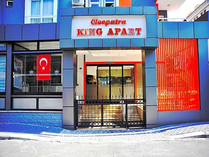 Cleopatra King Apart