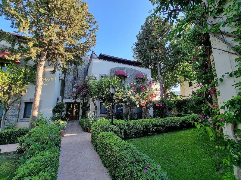 Bella Garden image