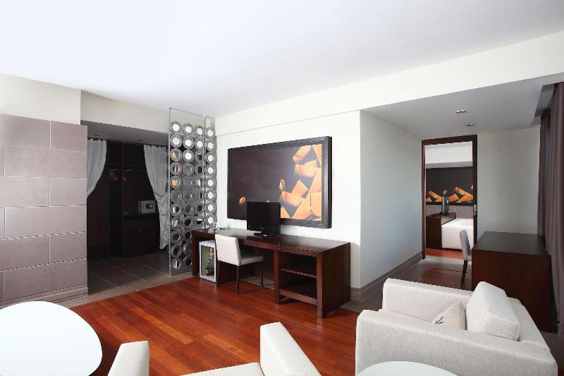 No 81 Hotel image