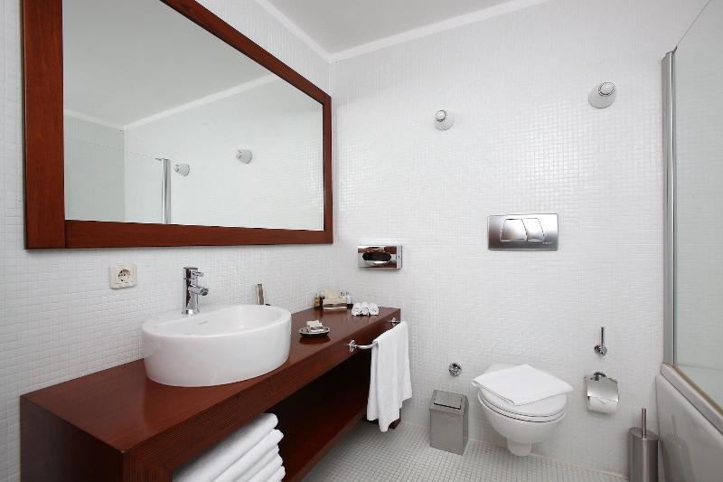 No 81 Hotel image