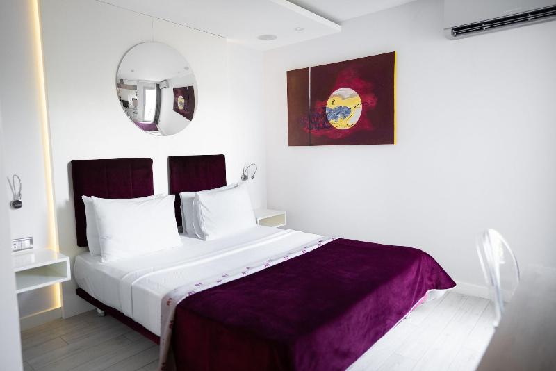 No 81 Hotel image