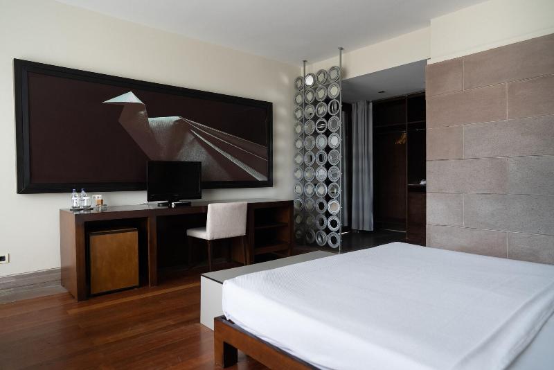 No 81 Hotel image